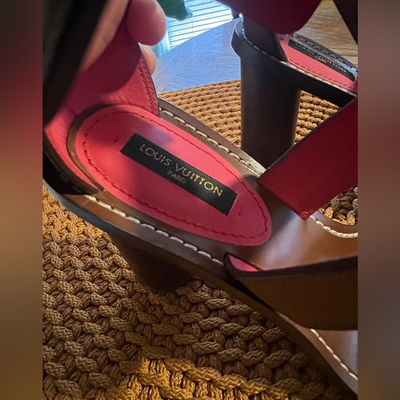 LOUIS VUITTON 
Calfskin Monogram Ocean Drive Heeled Sandals 37 Cognac - Picture 7 of 12